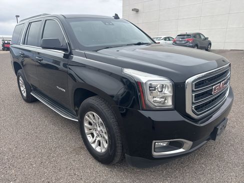 Used 2017 GMC Yukon SLT image 3