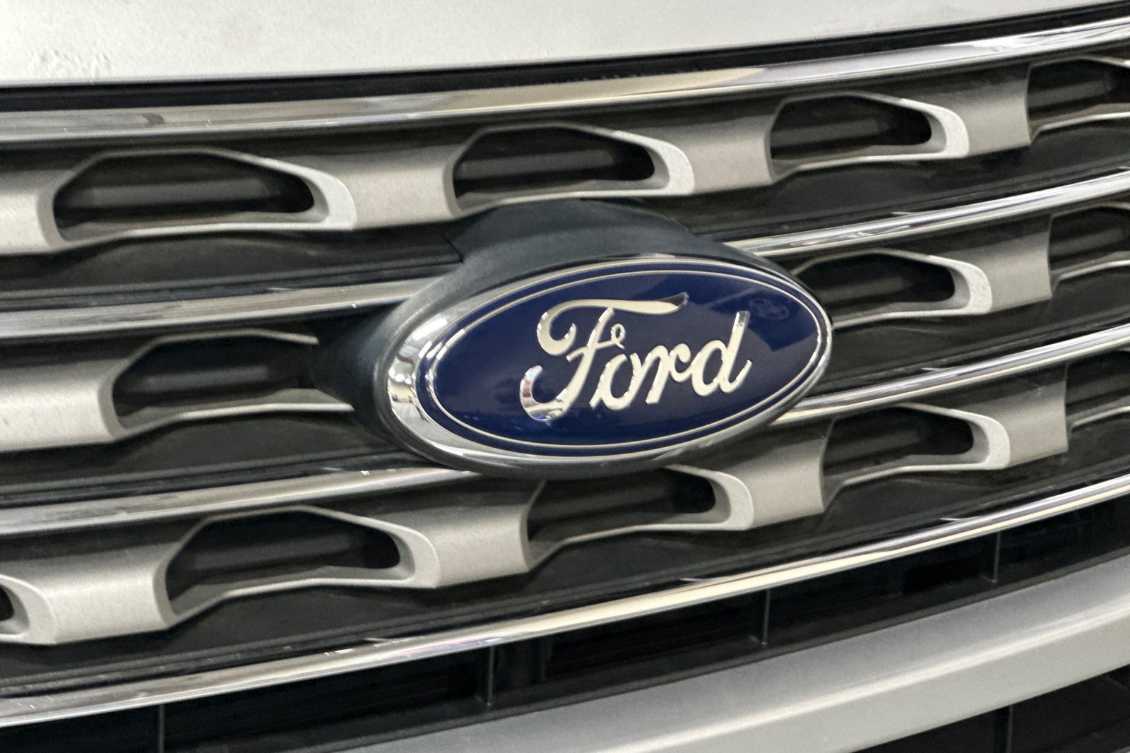 Used 2017 Ford Explorer XLT FWD image 46