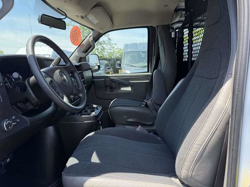Used 2025 Chevrolet Express 2500 w/ Driver Convenience Package RWD image 18