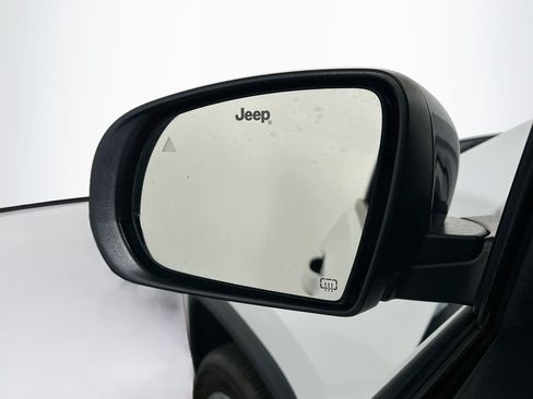Used 2022 Jeep Compass Latitude AWD/4WD image 16