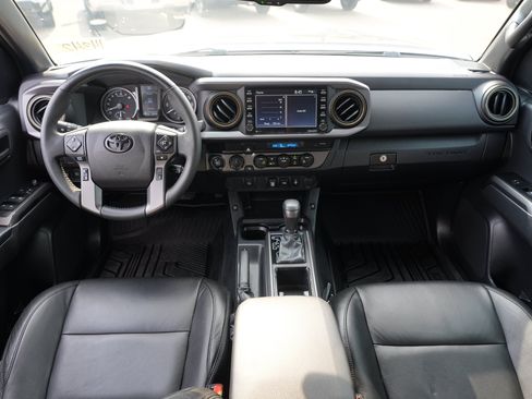 Used 2022 Toyota Tacoma TRD Off-Road AWD/4WD image 26