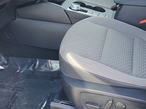 Used 2020 Ford Escape SE image 17