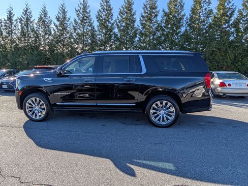 Used 2023 GMC Yukon XL Denali w/ Denali Reserve Package image 6