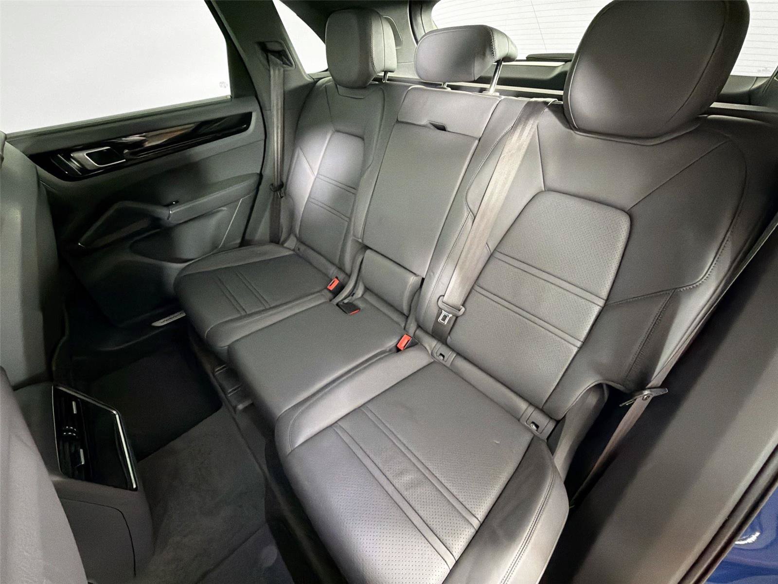 Certified 2022 Porsche Cayenne Coupe AWD/4WD image 26