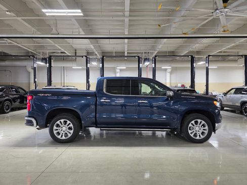 Used 2022 Chevrolet Silverado 1500 LTZ w/ LTZ Convenience Package II AWD/4WD image 8