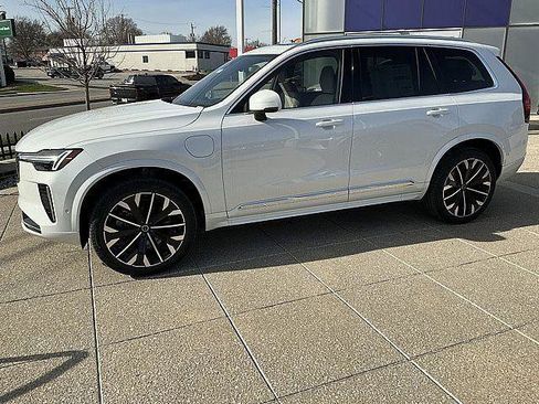 New 2026 Volvo XC90 T8 Plus w/ Protection Package Premier AWD/4WD image 11