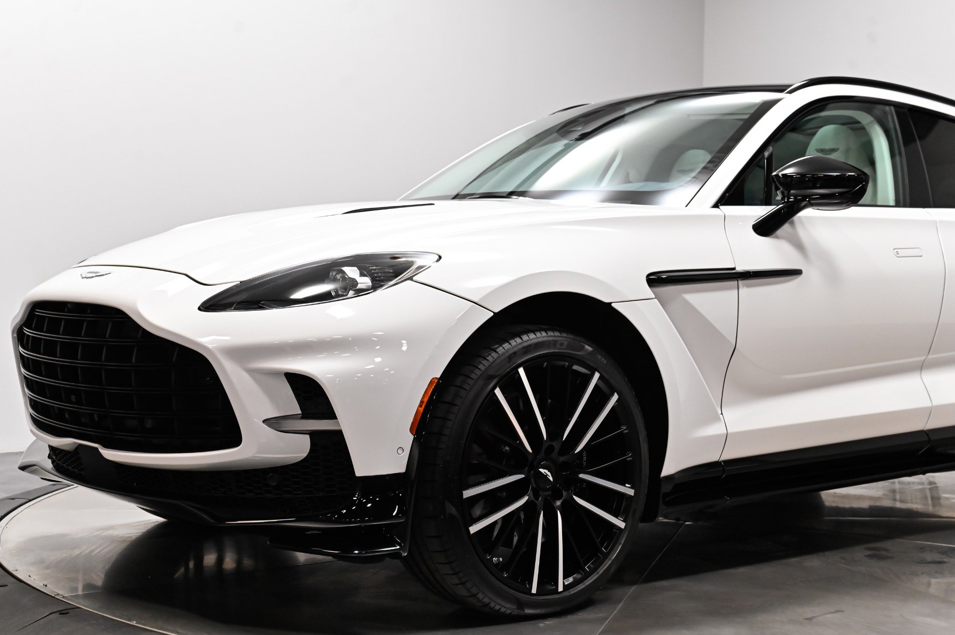 Used 2023 Aston Martin DBX 707 AWD/4WD image 4