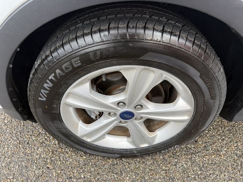 Used 2016 Ford Escape SE w/ Equipment Group 201A FWD image 10