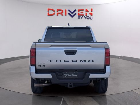 Used 2025 Toyota Tacoma SR5 image 4