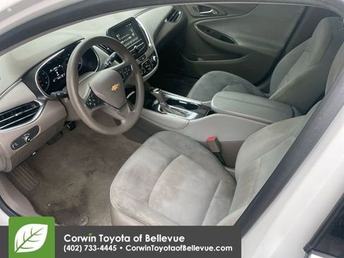 Used 2017 Chevrolet Malibu LT image 12
