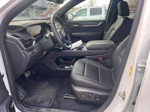 Used 2025 GMC Acadia Elevation w/ Elevation Premium Package image 8