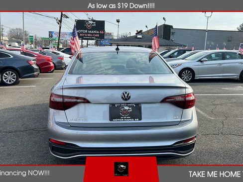 Used 2024 Volkswagen Jetta SE image 4