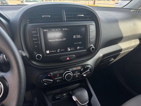 Used 2025 Kia Soul LX w/ LX Technology Package FWD image 20