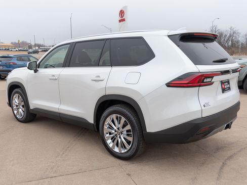 New 2026 Toyota Grand Highlander Platinum image 21