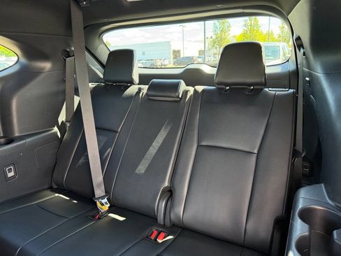 Used 2025 Toyota Highlander XSE AWD/4WD image 32