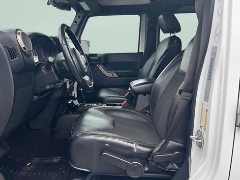 Used 2016 Jeep Wrangler Unlimited Sahara image 9