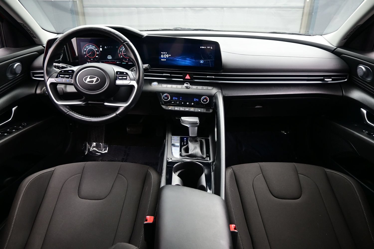 Certified 2024 Hyundai Elantra SEL w/ Convenience Package FWD image 17