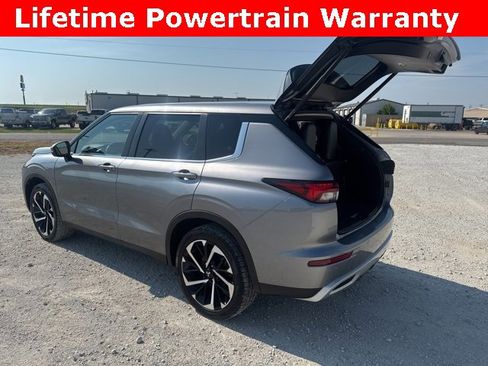 Used 2023 Mitsubishi Outlander SE image 4