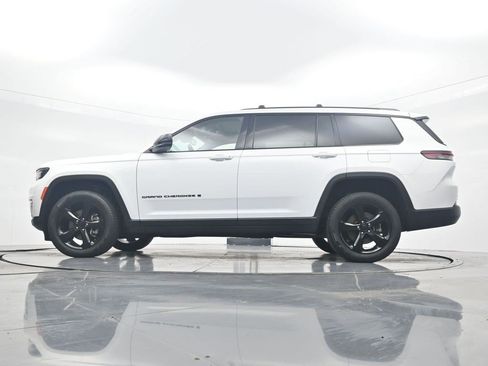 Used 2023 Jeep Grand Cherokee L Limited w/ Black Appearance Package AWD/4WD image 33