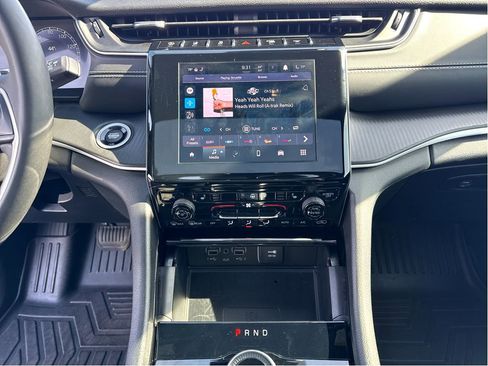 Used 2023 Jeep Grand Cherokee Altitude image 19