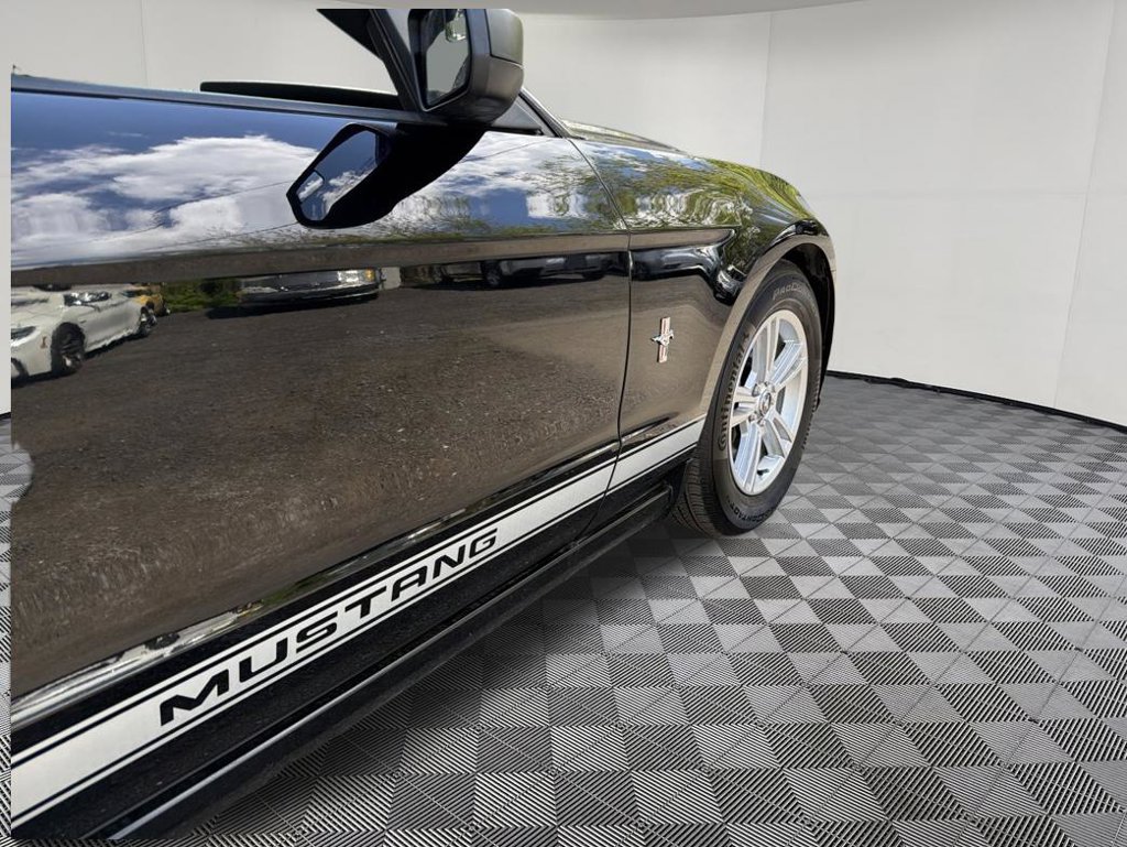 Used 2014 Ford Mustang Convertible RWD image 17