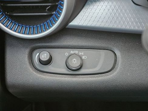 Certified 2025 Chevrolet Trax LS image 32