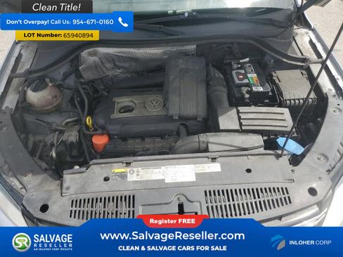 Used 2015 Volkswagen Tiguan S image 16