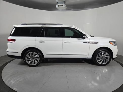 Certified 2023 Lincoln Navigator Reserve AWD/4WD image 3