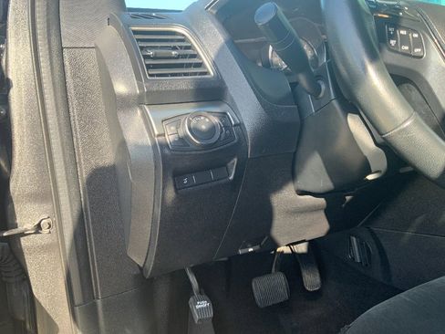 Used 2018 Ford Explorer XLT w/ Equipment Group 202A image 10