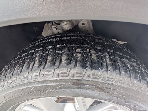 Used 2020 Ford Explorer XLT w/ Equipment Group 202A AWD/4WD image 10