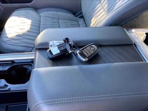 Certified 2025 Ford F350 Platinum w/ Platinum Plus Package image 14