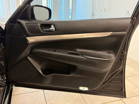 Used 2011 INFINITI G37 Journey image 22
