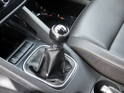 Used 2010 Volkswagen Jetta Limited Edition FWD image 6