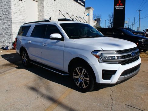 Used 2023 Ford Expedition Max XLT image 6