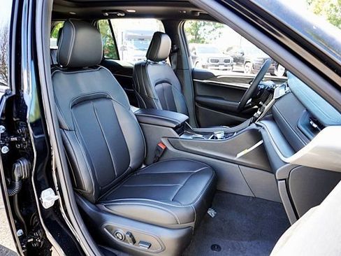 New 2026 Jeep Grand Cherokee Limited w/ Luxury Tech Group II image 15