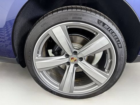 Used 2026 Porsche Macan AWD/4WD image 32