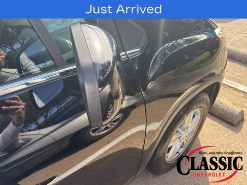 Used 2020 Chevrolet Trax LT w/ LT Convenience Package image 24