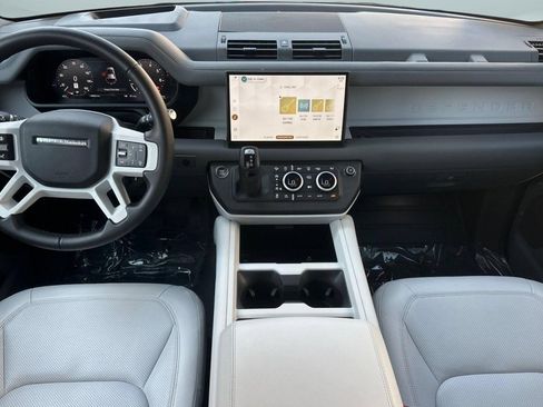 Certified 2025 Land Rover Defender 110 X-Dynamic SE AWD/4WD image 15