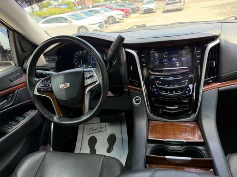 Used 2020 Cadillac Escalade ESV Luxury RWD image 19