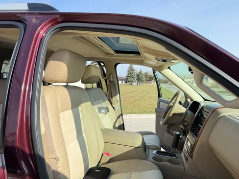 Used 2007 Ford Explorer Eddie Bauer image 32