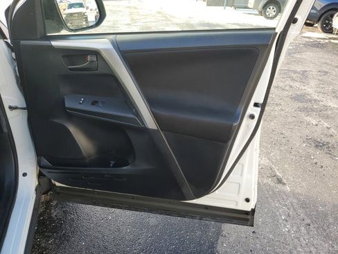 Used 2015 Toyota RAV4 LE image 28