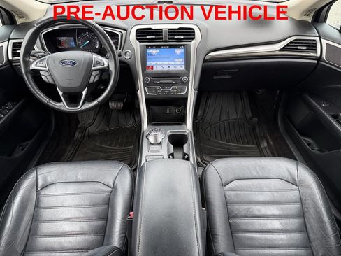 Used 2017 Ford Fusion SE w/ Fusion SE Technology Package FWD image 12