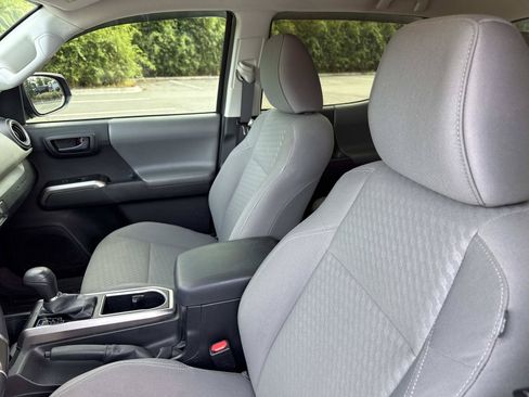 Used 2022 Toyota Tacoma SR5 RWD image 20