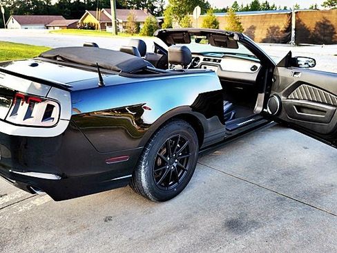 Used 2013 Ford Mustang Premium RWD image 18
