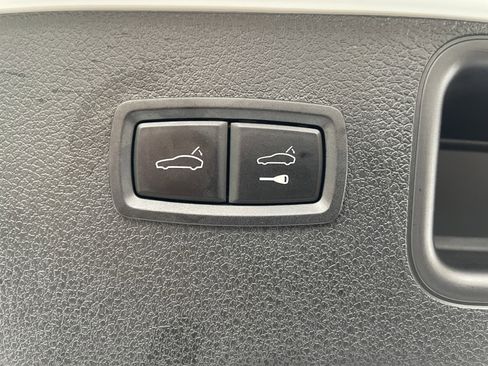 Used 2022 Porsche Macan image 37