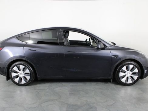 Used 2024 Tesla Model Y Long Range image 14
