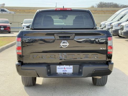 Used 2023 Nissan Frontier SV image 7