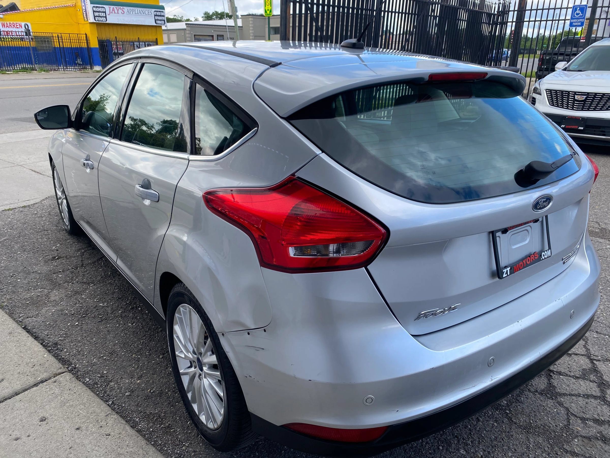 Used 2016 Ford Focus Titanium FWD image 2