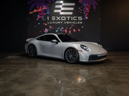 Used 2026 Porsche 911 Carrera RWD image 5