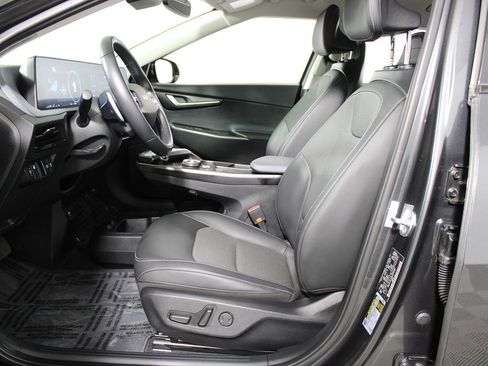 Used 2024 Kia EV6 Light RWD image 9